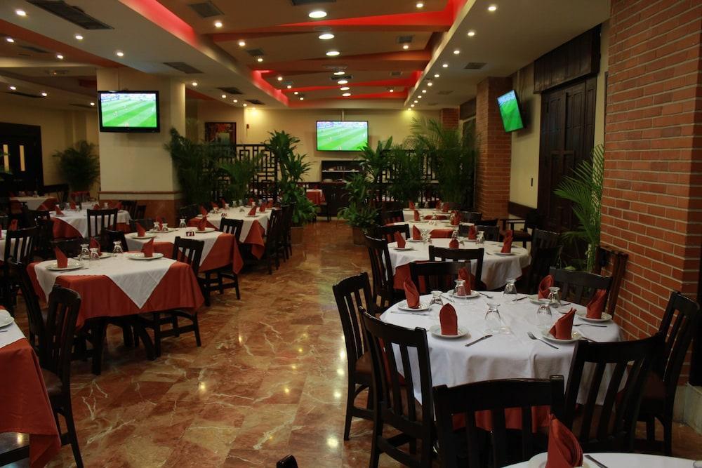 Waldorf Hotel 卡拉卡斯 外观 照片