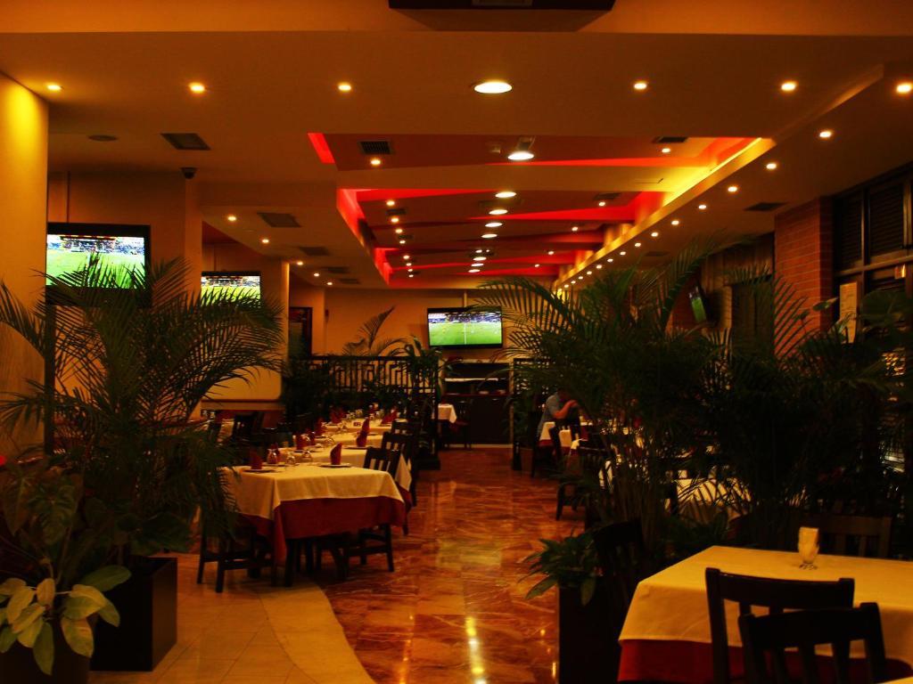 Waldorf Hotel 卡拉卡斯 外观 照片