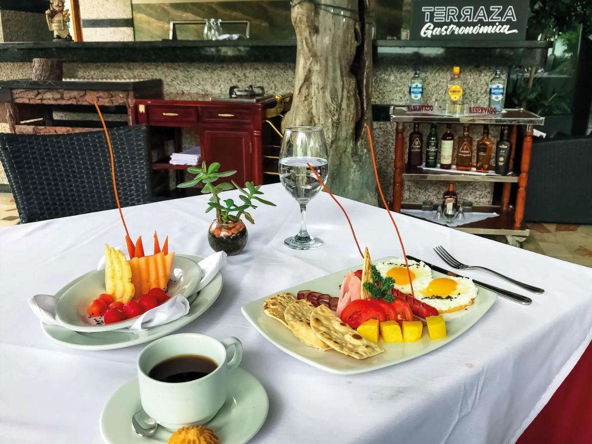 Waldorf Hotel 卡拉卡斯 外观 照片