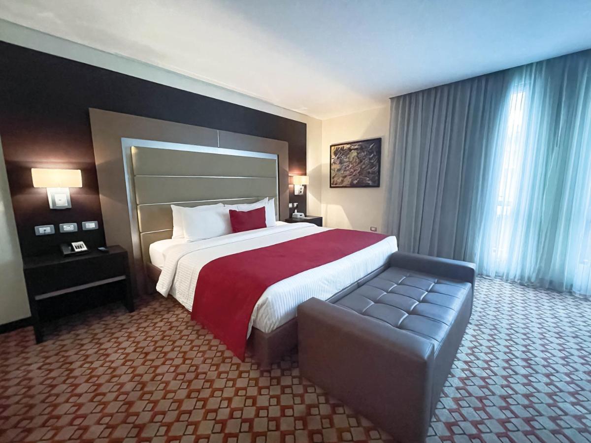 Waldorf Hotel 卡拉卡斯 外观 照片