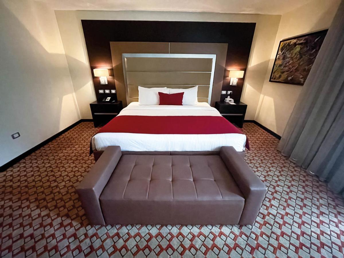 Waldorf Hotel 卡拉卡斯 外观 照片